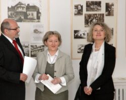 Wykład o Marii Skłodowskiej-Curie i otwarcie wystawy w Muzeum Ziemi Zawkrzeńskiej w Mławie (1/3)